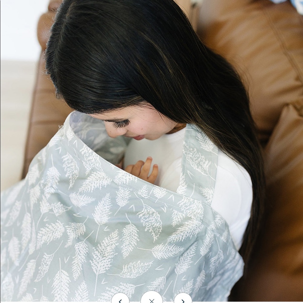 Cotton nursing cover from Bebe au Lait. - Picture 10 of 12